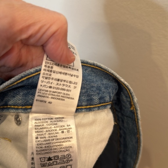 LEVIS PREMIUM HIGH WAISTED MOM SHIRTS NWOT SIZE 29 - Picture 6 of 6